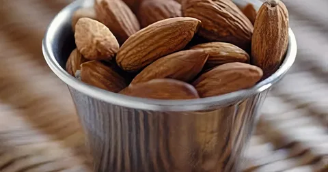 تصویر 1 از خرید بادام درختی صبحانه + قیمت فروش استثنایی